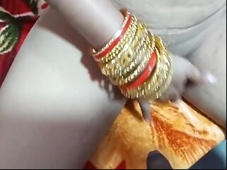 milf big tits Indian Bhabhi Ke Ghar Par Aaye Electrecian Mistri Ne Bhabhi Ko Apni Baato Me Bahlakar Apni Land Ki Pyaas Bujhai brunette